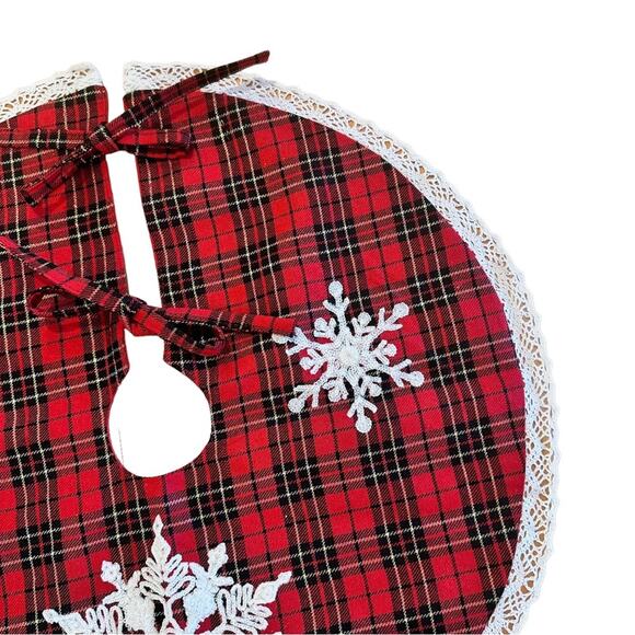 Christmas Tree Skirt Plaid Embroidered Snowflakes Crochet Edge Table Top Tree - Picture 5 of 9